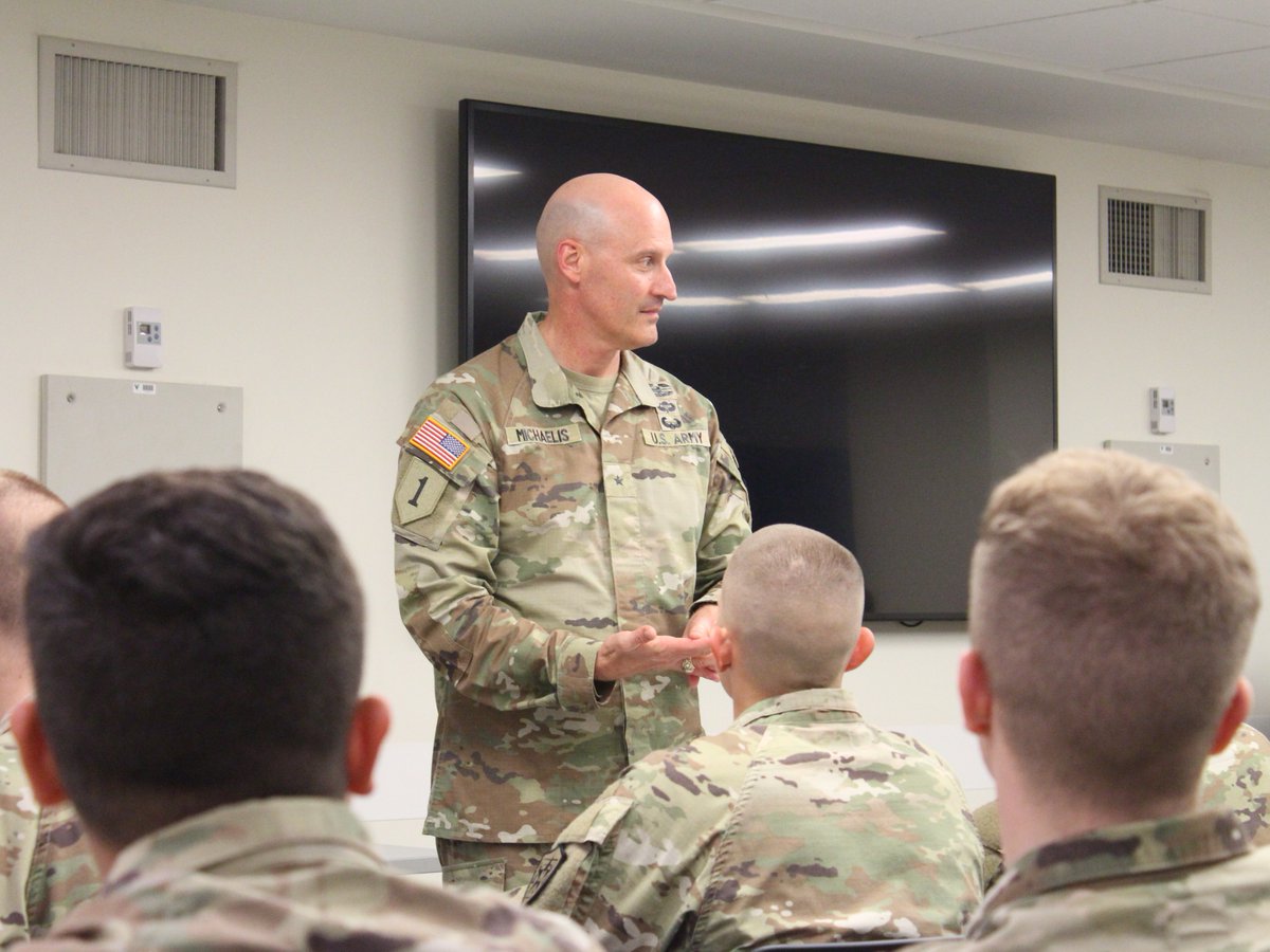 TAMUCommandant's tweet photo. Before Corps Brass, I had the opportunity to talk to A-Company to remind them of the reason for Brass &amp; its benefits. We discussed leadership, unity &amp; resilience, as well as the 6 pillars of character. Congratulations once again on your completion of Brass!!! https://t.co/Hiq5VyJW49