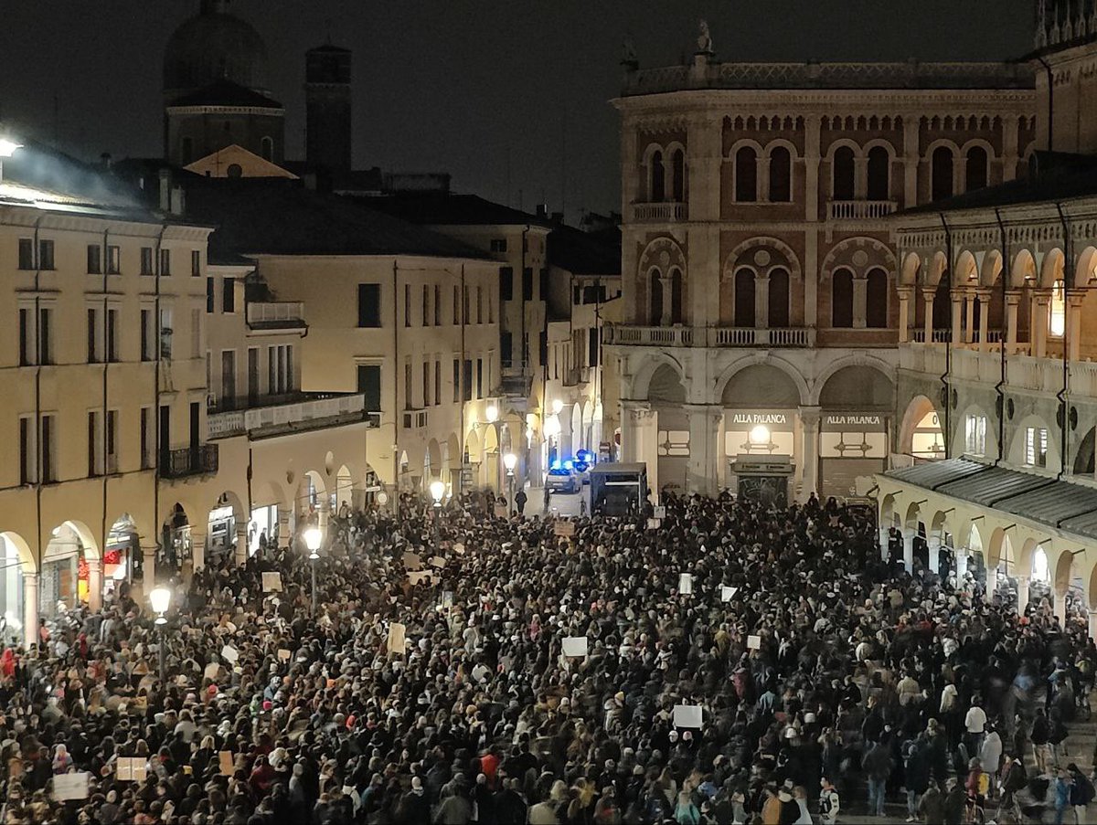 AnnaIrmaBattino's tweet photo. Che rabbia 
Che potenza 

Padova per Giulia Cecchettin https://t.co/ahfqT1oNMO