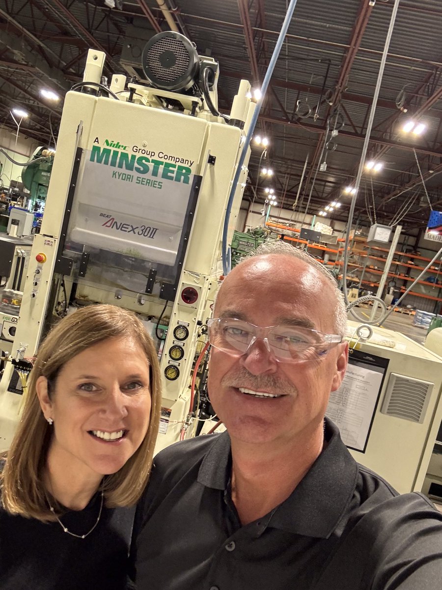 kristenuwgw's tweet photo. Always good to pay a visit to @douglasnjohnson to thank him & @MarionMfg for their support of the @UnitedWayofGW campaign! #helpeveryvoicebeheard https://t.co/8rivOkvEOG