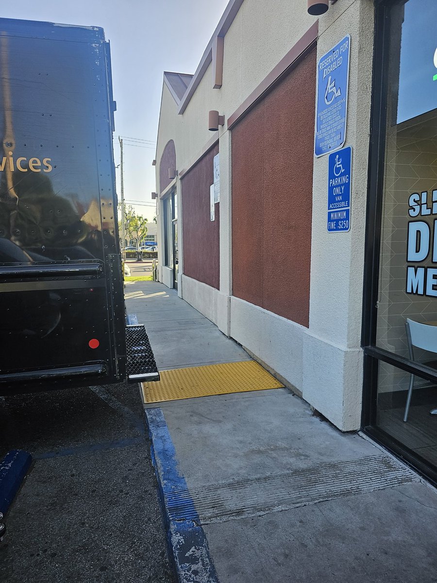 og_blur98's tweet photo. @UPS Big NO NO parking in a handicap accessible spot.  Gotta do a better job training your drivers #ValleyVillageCA https://t.co/KkbvD2Dc6U