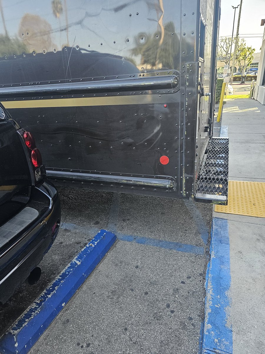 og_blur98's tweet photo. @UPS Big NO NO parking in a handicap accessible spot.  Gotta do a better job training your drivers #ValleyVillageCA https://t.co/KkbvD2Dc6U