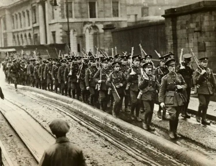 Stairnahireann's tweet photo. #OTD in 1922 – The last British troops leave the Free State.

They are the remnants of a 5,000 strong garrison maintained up to that point in Dublin, commanded by Nevil Macready.

Read more 🔗 https://t.co/UTOZzTRaxA https://t.co/wedxWWETtv