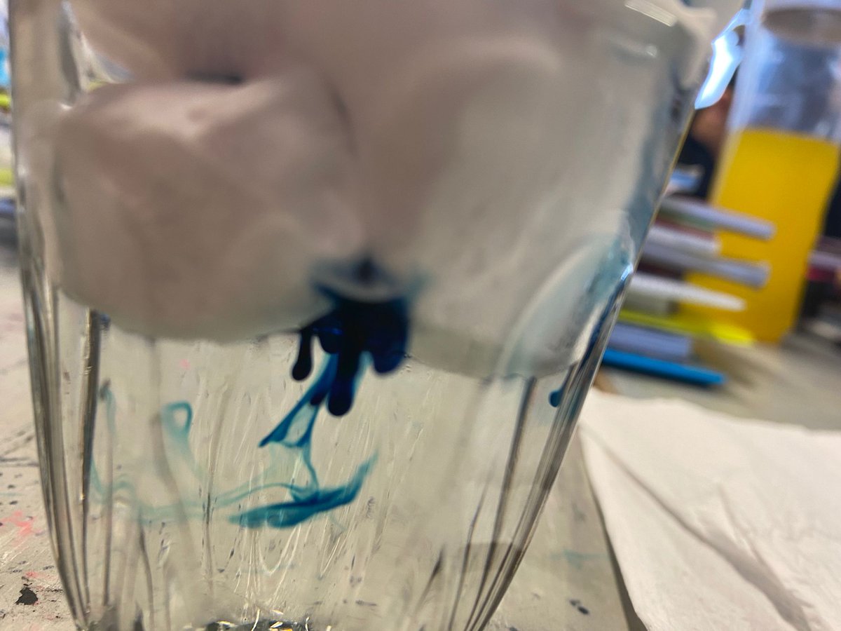 NaomhColmcille6's tweet photo. Creating rainclouds in Rang 3 for #ScienceWeek23 https://t.co/ijZd63Zlbv