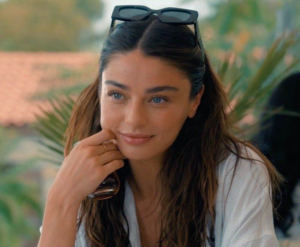 Hoy nuestra Mavi 💙👑  ganó en los premios Golden Palm Awards como "Mejor Actriz Protagónica de Cine"
Por su papel de Sahra en la película Sen İnandır.. 
Más que orgullosa de nuestra Hermosa 💙✨️

#AyçaAyşinTuran  #Senİnandır