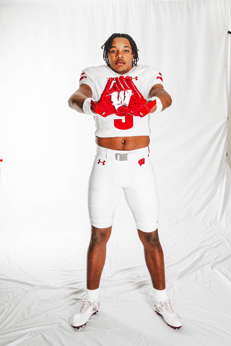 dante__il's tweet photo. Had amazing time in Madison Wisconsin great atmosphere and great people‼️⚪️🔴#OnWisconsin 

@_maximus347 @Coach_Mitch_ @CoachMikeTress @BrandonHuffman https://t.co/VYeepNnNtf