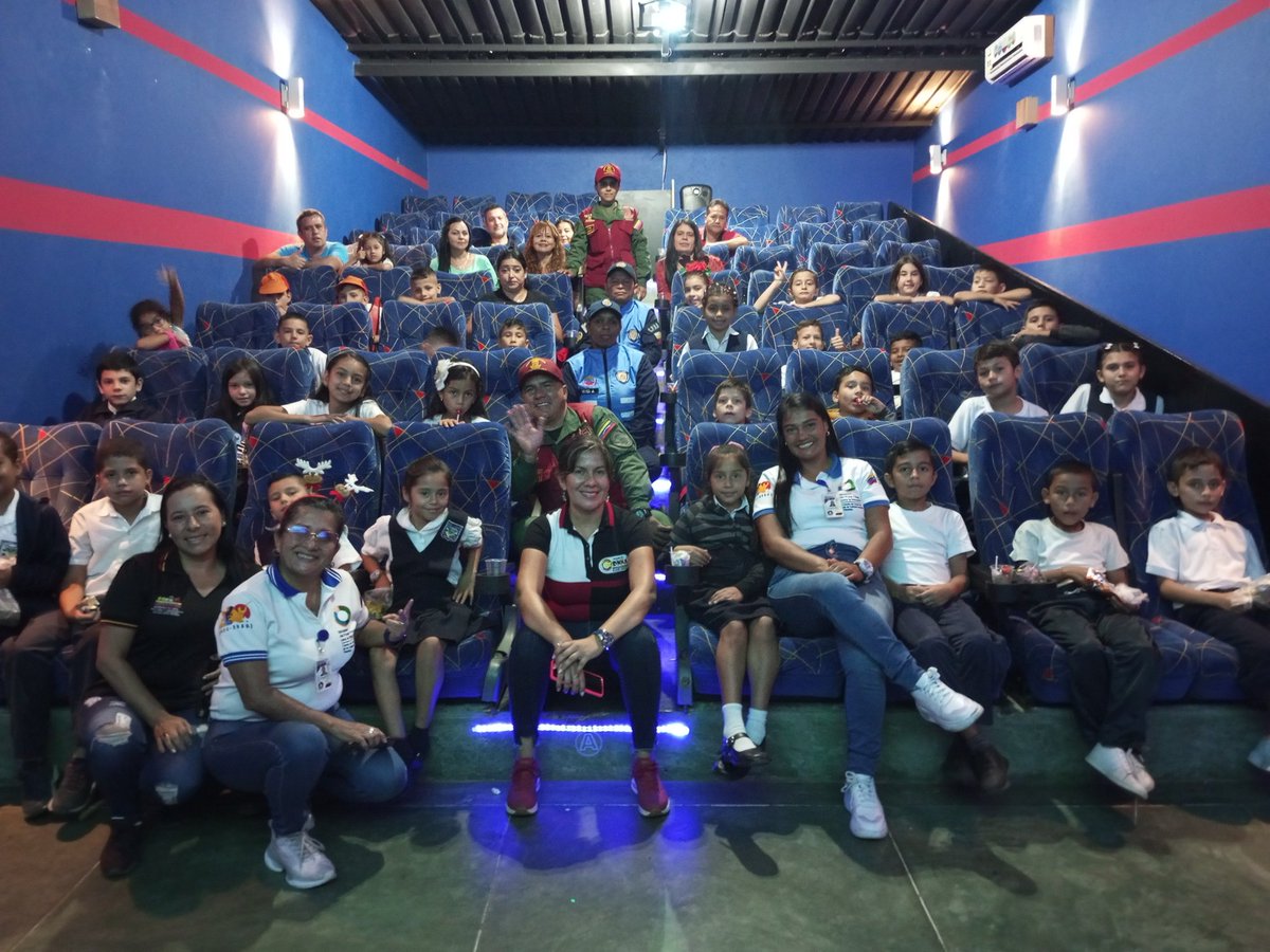 DeapJunin's tweet photo. Participación de la Defensora Educativa Karina Ramírez, en el Cine Foro, Convención Internacional sobre los Derechos de los NN. .@_LaAvanzadora @Annydednna @Berzabethg1 @CDCETachira @codennat @COMUNIDADESED15 @DirEduTachira https://t.co/qpBUKQYMYW