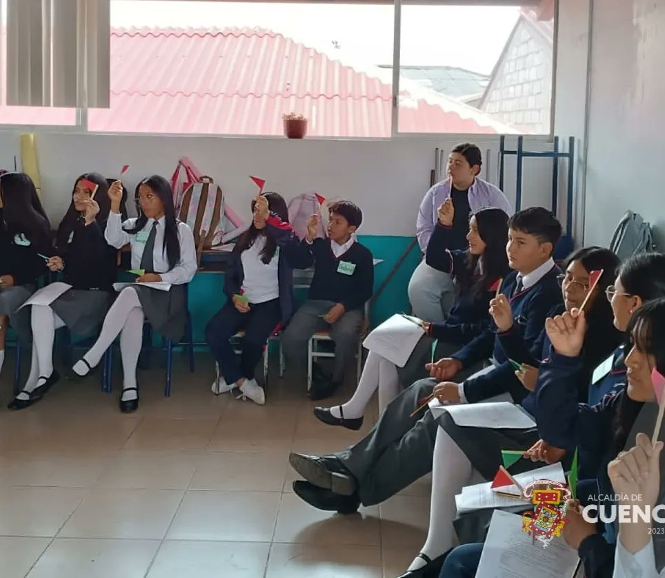 CSC_CUENCA's tweet photo. El #CSC_CUENCA, aporta significativamente a la seguridad y bienestar de los estudiantes de las diferentes unidades educativas de la ciudad. 

Hoy llegamos con el proyecto #NoviazgoSinViolencia a la Unidad Educativa Paccha. https://t.co/8x6HuBOXcB