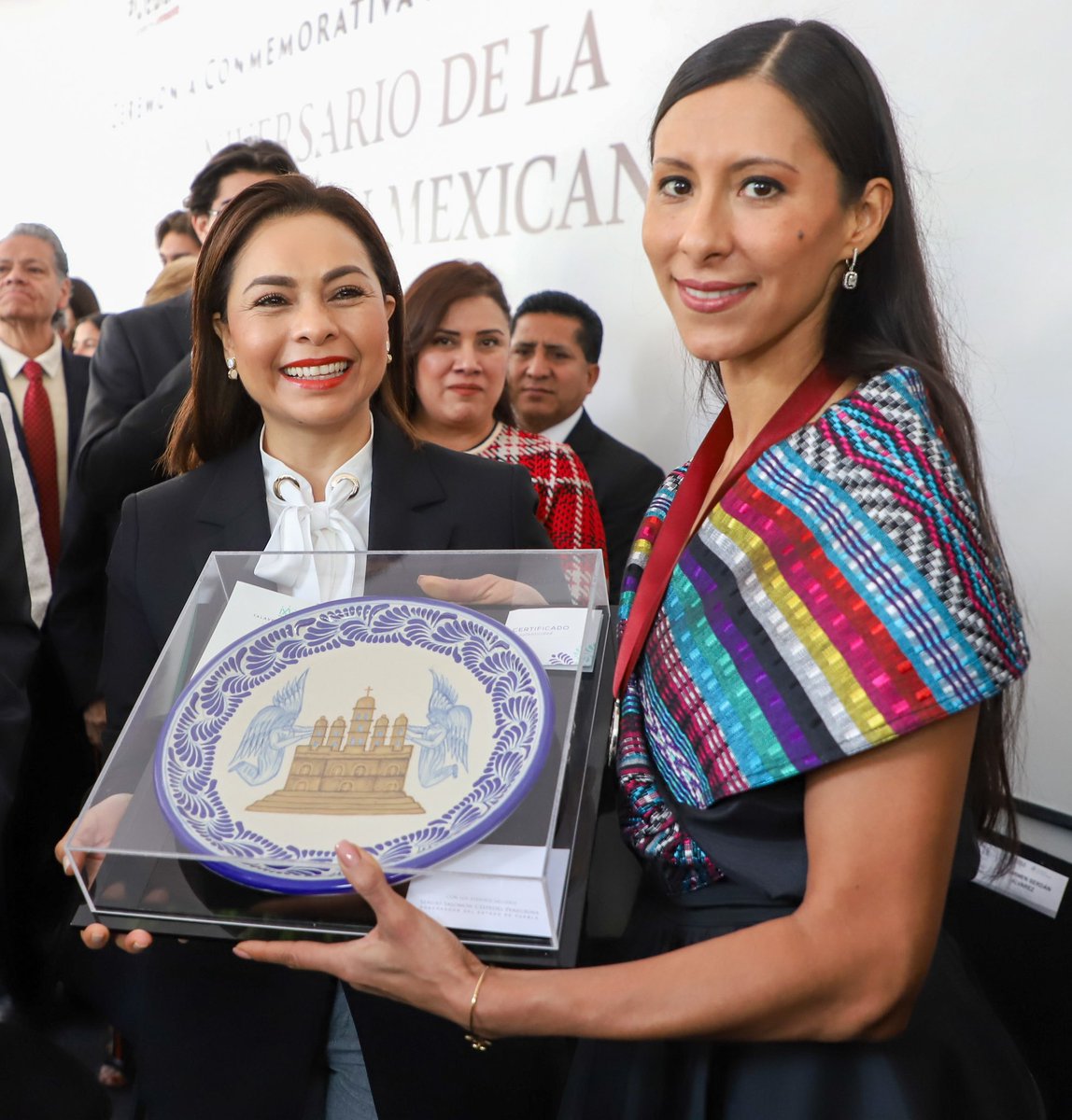 SergioSalomonC's tweet photo. 🥇 Como parte de esta fecha especial, hicimos entrega de la Medalla “Carmen Serdán” a nuestra querida @ElisaCarrilloC, Embajadora de la Cultura en México e ícono de la danza a nivel mundial. 

Gracias a la Fundación Familia Serdán (@fundacionserdan) por hacer este valioso y merecido reconocimiento. 

Enhorabuena, Elisa. Puebla es tu casa.