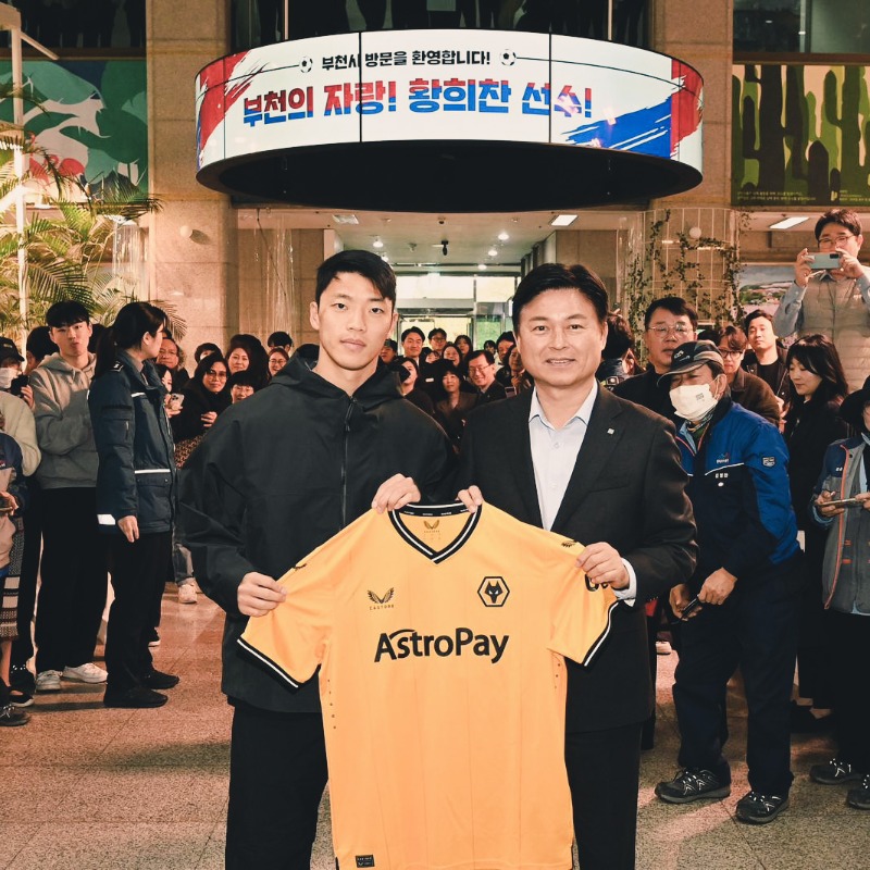Wolves's tweet photo. For four years, Hee Chan Hwang has been donating to low-income families in Bucheon, where he visited during the international break.

His donations have helped to provide housing for those on the verge of eviction.

Find out more about his work in his home country 👇