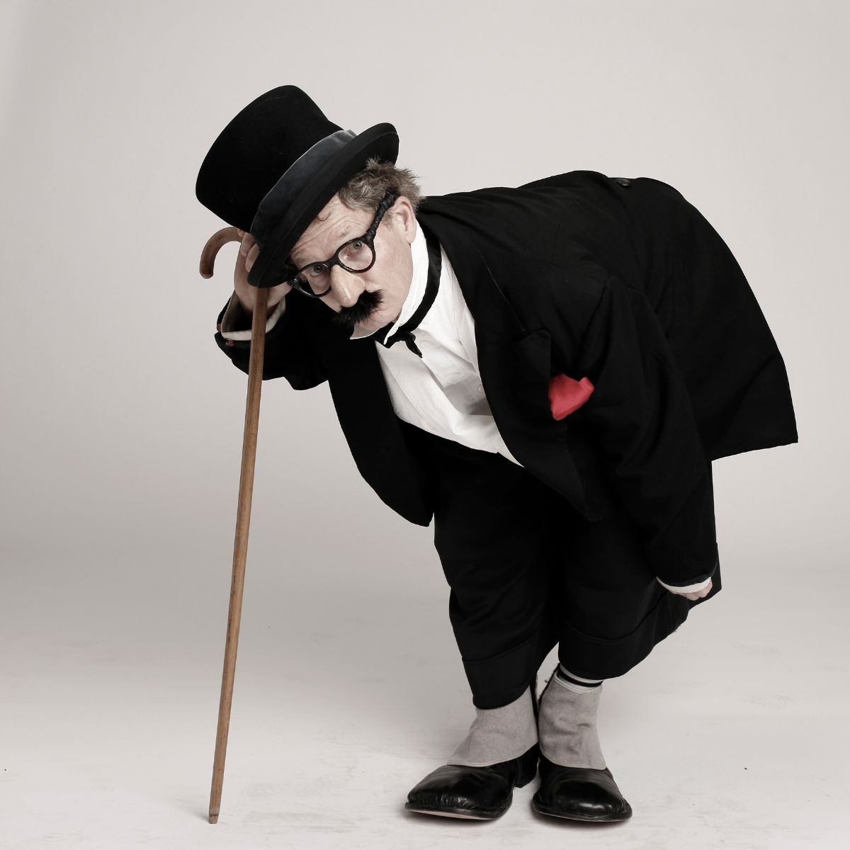 TwoRiverTheater's tweet photo. Monday sneaking up on us like: 🥸
Don't let Dec 7 sneak up on you! See the many expressions of Bill Irwin in ON BECKETT by snagging tix while you can. 🎟️🏃
📸: Carol Rosegg

https://t.co/XYdAV039rL https://t.co/BWSl0X8f4g