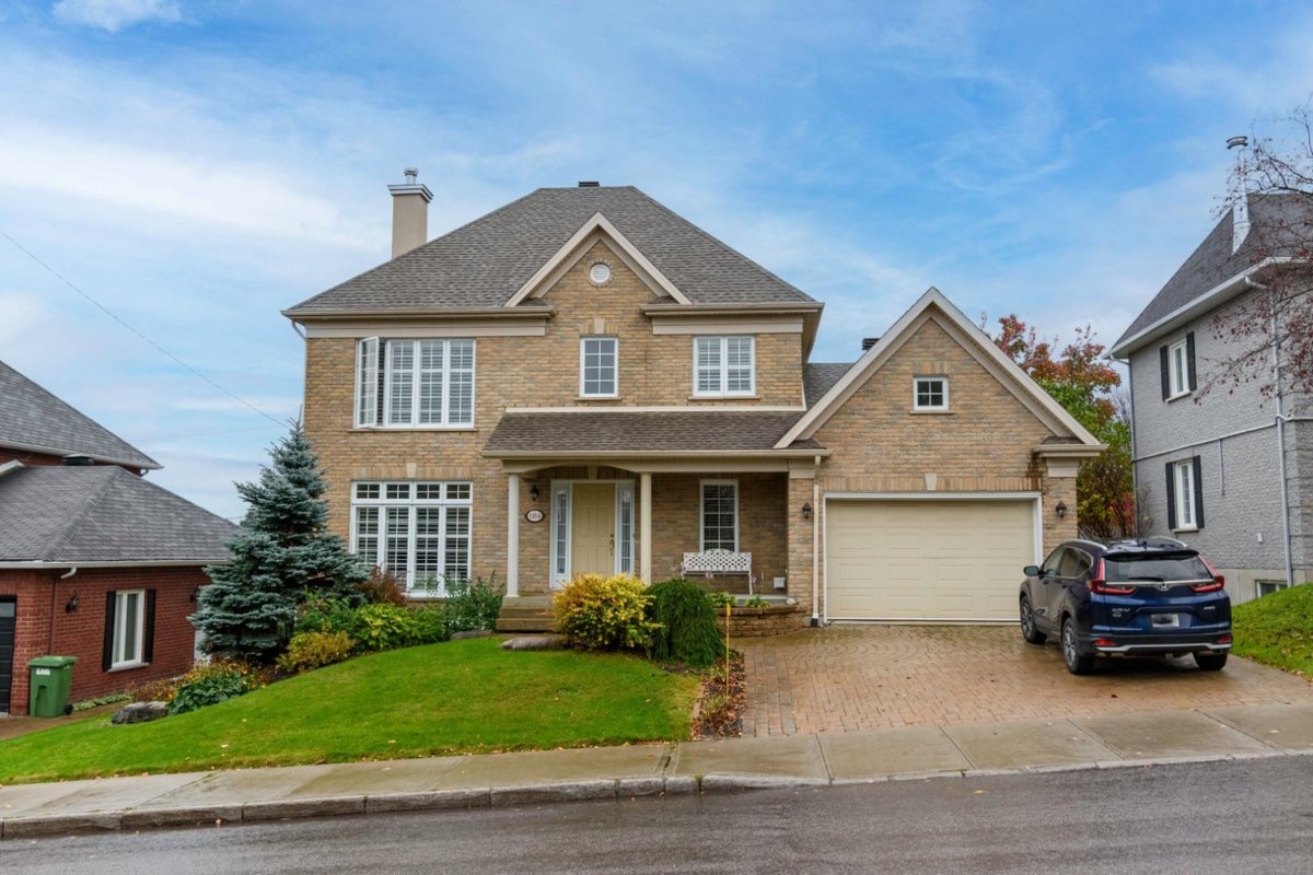 stephanebruyere's tweet photo. Lien No 240 🏴☠️ Unifamiliale dans les Sources. Prix demandé: 815,000$. Description : https://t.co/8hazHWkCIO @Jefffillion @Jeffillionprive @gerrypizza #immobilier #caprouge https://t.co/ao2IJuKScJ