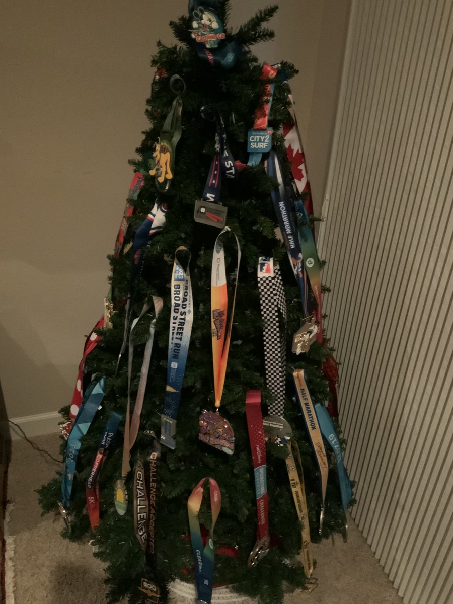 KilkennyTek's tweet photo. @IrishRunnerMag @ponyyelof @rhasidatadeleke @irishathletics What to do with those pesky running medals? My wife is a genius…..
#RunDisney #Run317 #IndyMini @runnersworld @City2SurfSydney @NBRunning @hoka https://t.co/SQa0Iww0uL