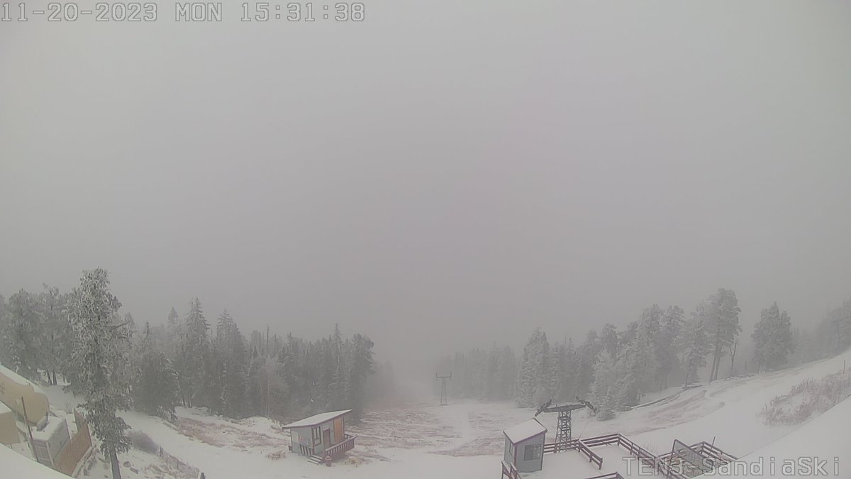 It's dumping snow again right now on top of the Sandias! #NMwx