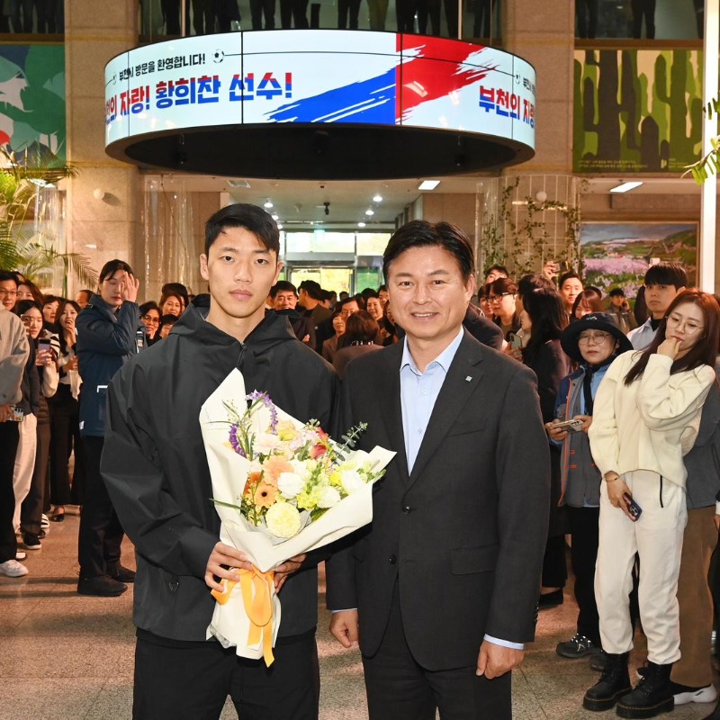 Wolves's tweet photo. For four years, Hee Chan Hwang has been donating to low-income families in Bucheon, where he visited during the international break.

His donations have helped to provide housing for those on the verge of eviction.

Find out more about his work in his home country 👇