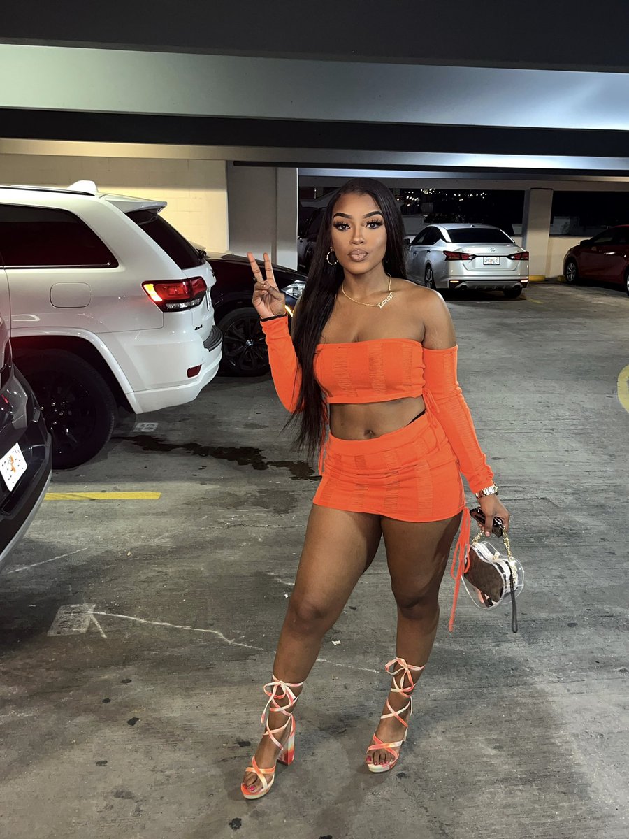 VibeWith_LO's tweet photo. What they got on me??! Just some bodies &amp; a couple years🤪.. Happy 28th Bday to me🤤♏️ https://t.co/9oWXe4WeaV