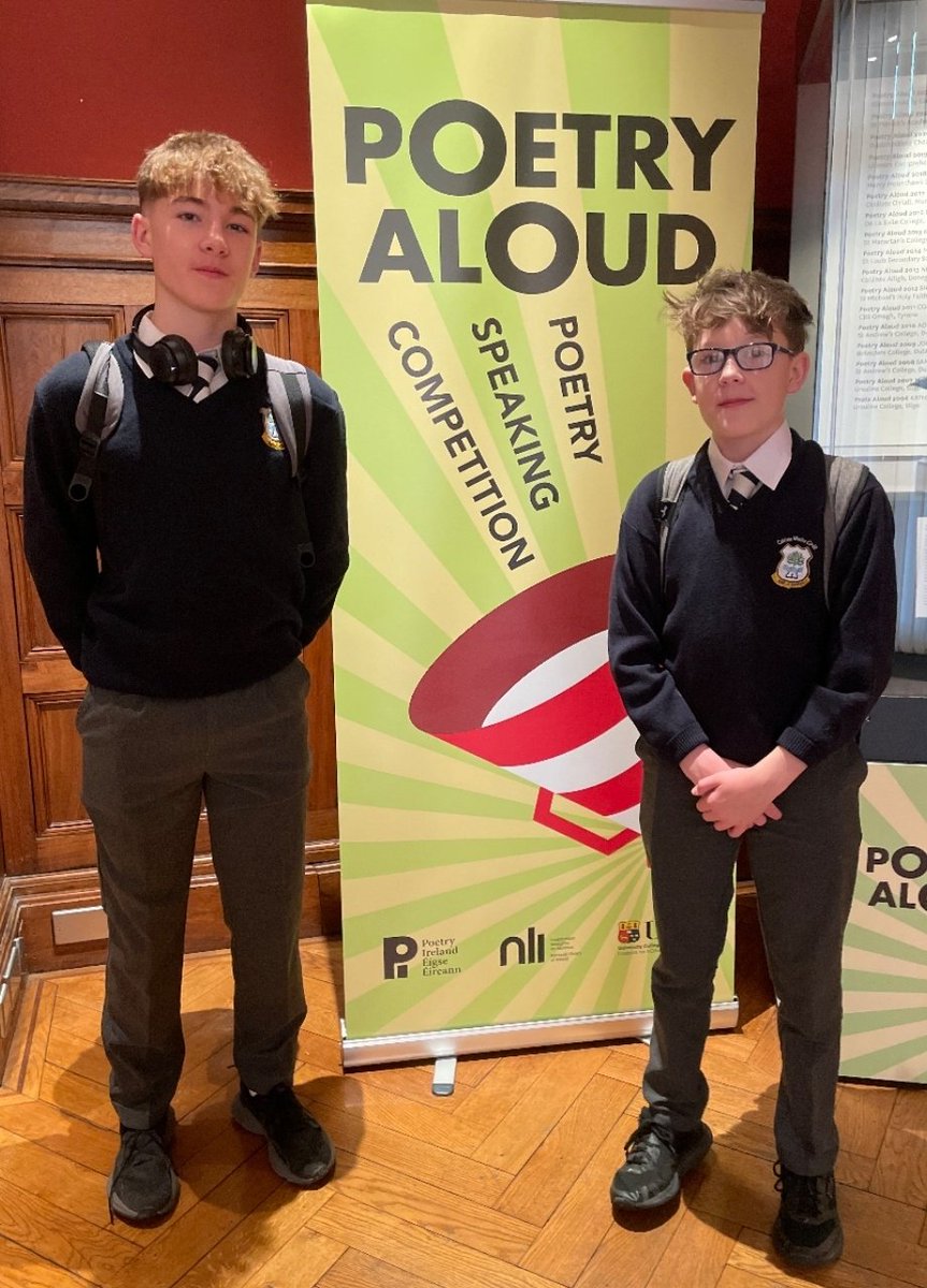 Congrats to 3rd year student Lewie who represented @colmhuirecoed in the semi-finals of the #poetryaloud competition today in @NLIreland 👏🏻✍️📖 Lewie is pictured with his brother Charlie #rathassaothar #lovepoetry #excellenceineducation @EnglishCMCO @poetryireland @TipperaryETB