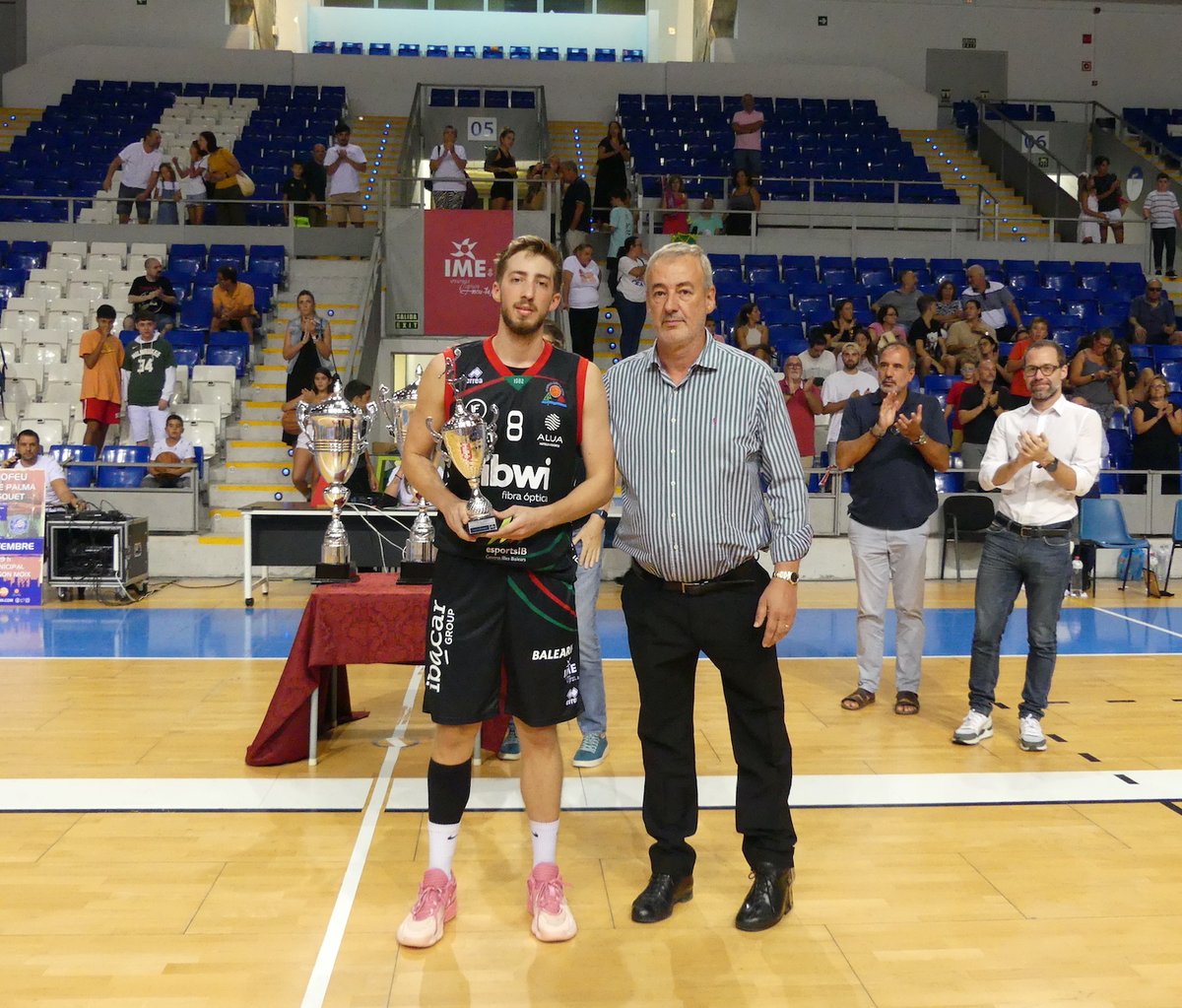 CompeticionFEB's tweet photo. ⛹️‍♂️ MVP #LEBPlata: ¡Estos han sido los mejores jugadores 🇯8️⃣!

1️⃣ @guimster13 - @cbsantfeliuenc 
2️⃣ @CminlendJr - @CDB_EBenitez 
3️⃣ @davidfontrodri - @BahiaSanAgustin 
4️⃣ @PavretteNicolas - @cbmoron 
5️⃣ @YoSoulemane - @CiudadDeHuelva

🖐 Quinteto ideal ⬇
https://t.co/JqIAtjPHcn https://t.co/KfT44tRUOf
