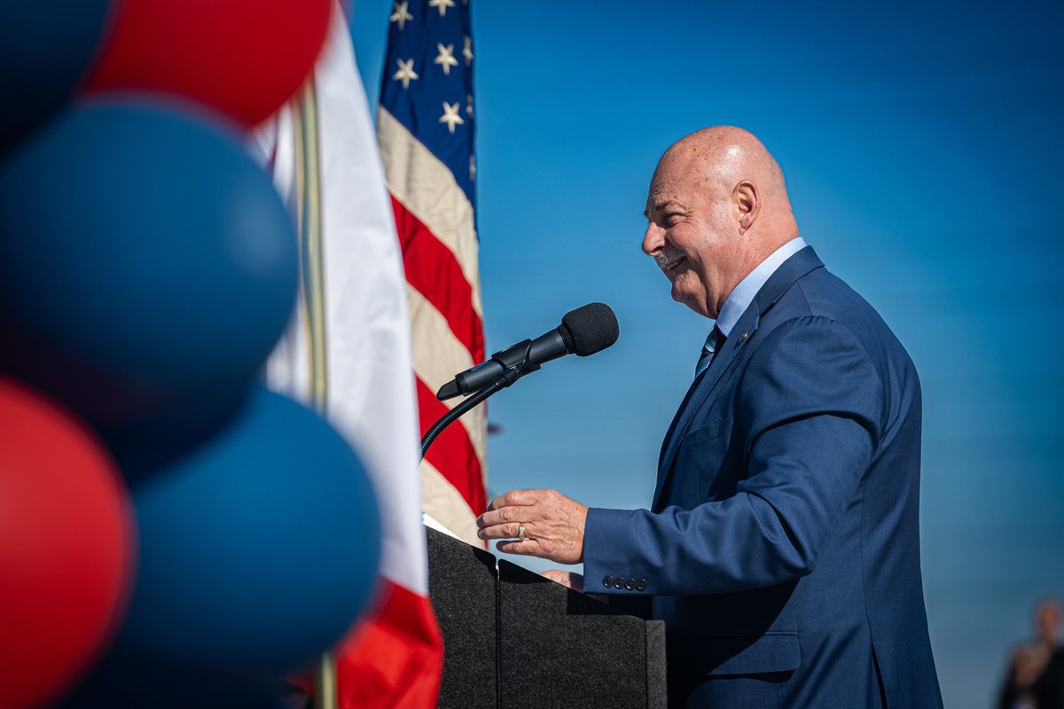 Today was decades in the making and took vision and collaboration, but it's official: the Veterans Boulevard Interchange over SR99 will officially open tomorrow morning!
 
The project was completed on time and under budget. This is a big day for northwest Fresno! 🇺🇸