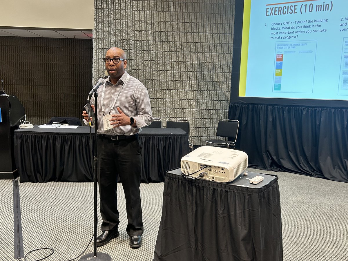 IS_UrbanHealth's tweet photo. Our ED @gsebag led a session last week @PublicHealth APHA Congress on "How Accelerating #City #Equity Can Restore #Health Today & Tomorrow for All" drawing on all the lessons learned from our #ACE4Equity project + taking a sneak peek at our ACE Starter Kit with a great audience! https://t.co/UuMxNnnR2P