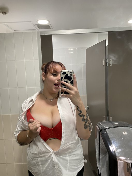 Work bathroom tings https://t.co/zwyZDNYRAg<a href="/tag/newprofilepic"class="tags"><span>#newprofilepic</span></a>