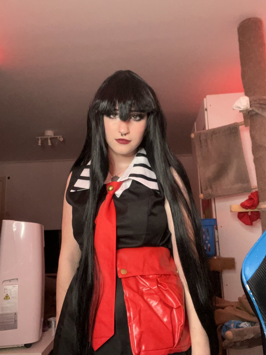 BurntLucyfer's tweet photo. So annoyed bc my cosplay pics with selfie cam are blurry af >:( https://t.co/D57sbL24lP