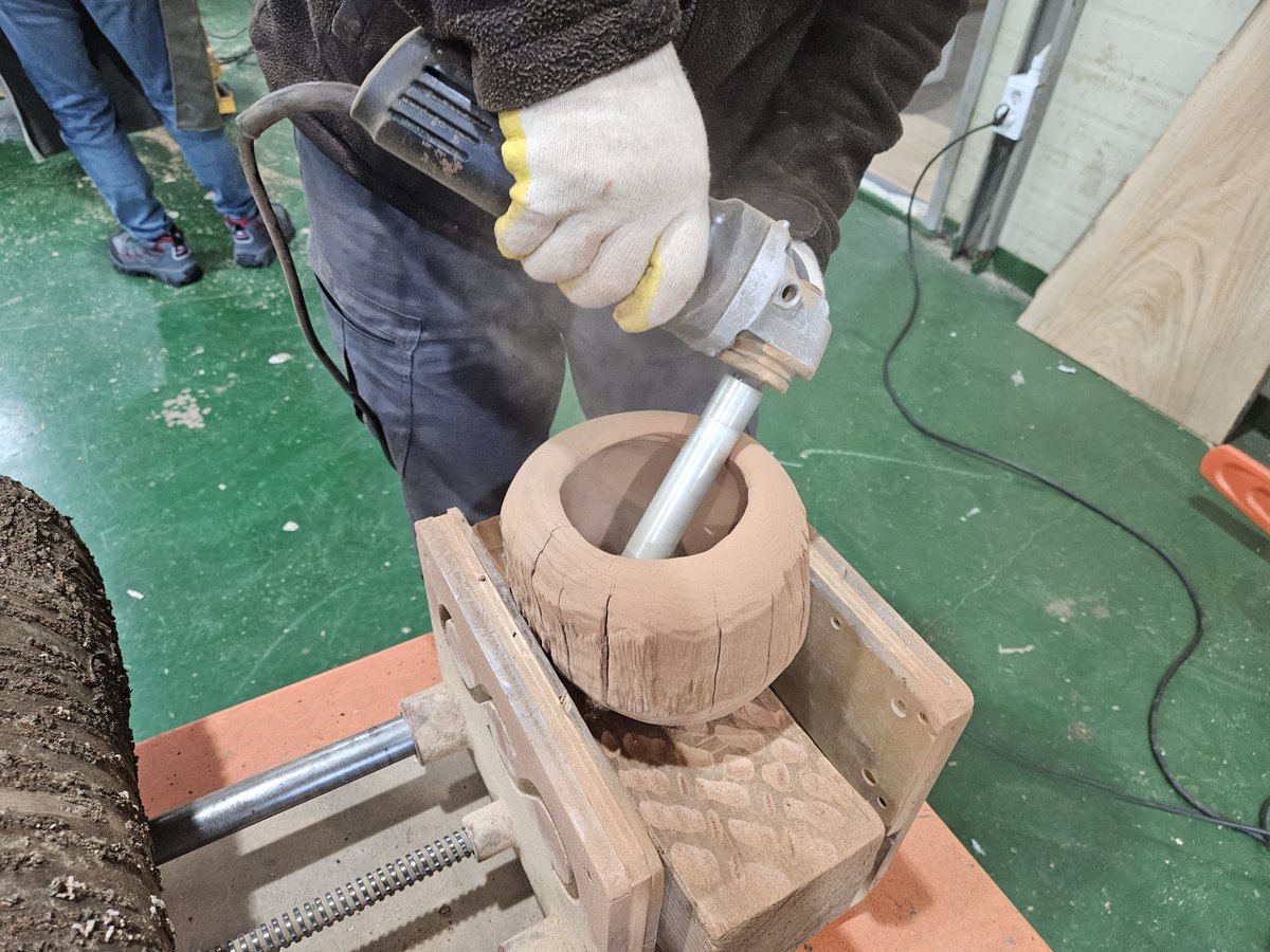 Manpatools's tweet image. Manpa Sandingtool that can be used to sand the inside of a wood by extending the length of the grinder.
#manpatools #sandingtools #grinderextention