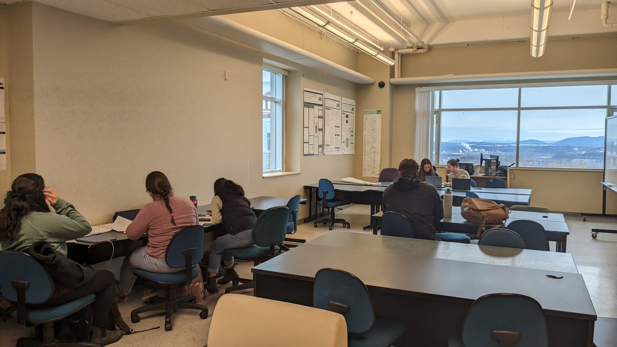It's Monday, 11 AM at the Nucleus, alive with focus. First-year and  third-year science students are engrossed in their studies, while a Chem 203 SI tutor session has just concluded. The Nucleus: a study  refuge for science and health science students at UNBC. 
#ThisisUNBC
@UNBC