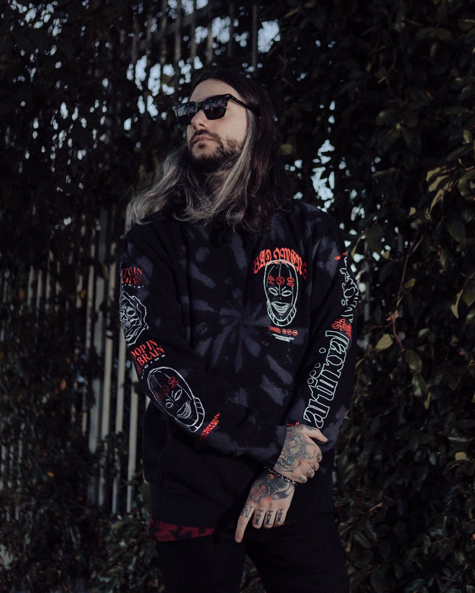 badomenscult's tweet photo. 5PM PT - 11.22 

A GLITCH IN THE CHAIN. 

https://t.co/rCwU1CLHTp https://t.co/VDr6RFHZX8