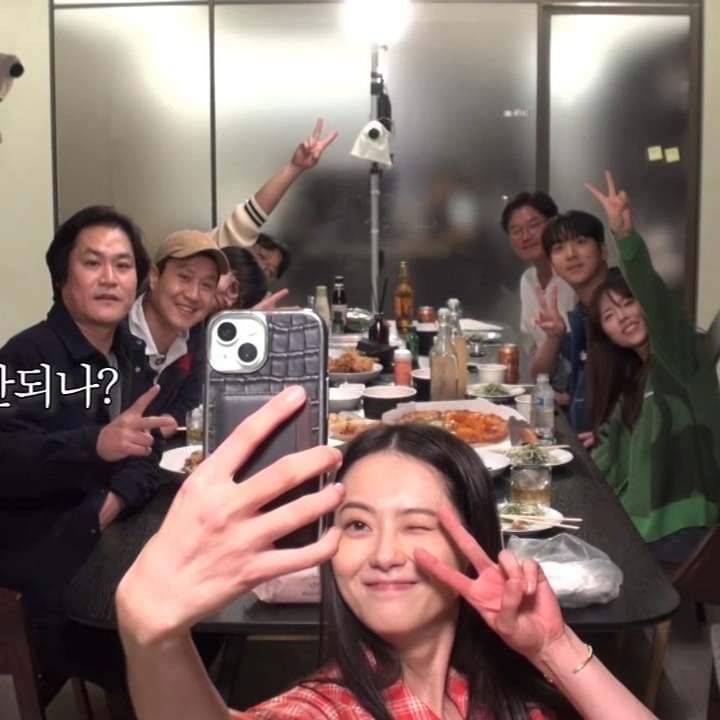 TheAnnyeongOppa's tweet image. To celebrate 10 years of #Reply1994, the cast recently reunited together with Shin PD ❤️

Watch the reunion here:
youtu.be/BmC1cmItiGs?si…

📸:  sonhojun_official