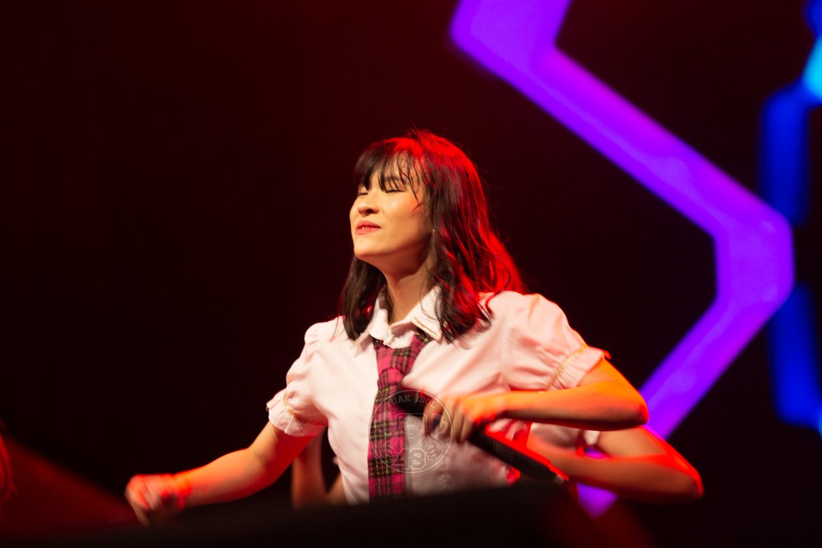 TuakIdol48's tweet photo. @SE_LynJKT48 at party pop medan
So cute

#JKT48MelalakKeMedan #jkt48 #TuakIdol #partypopmedan https://t.co/tFTGLlju03