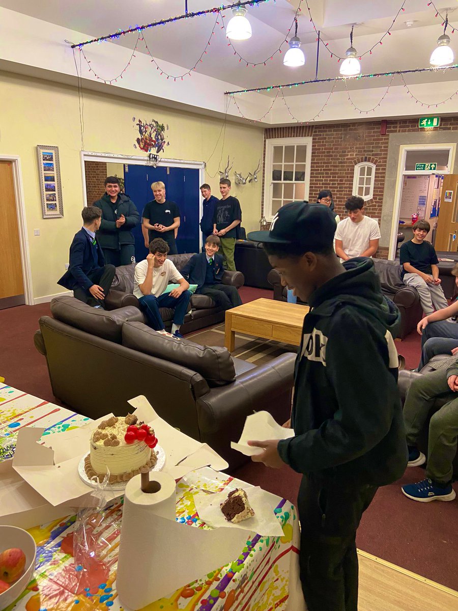 St Vincent House tweet media