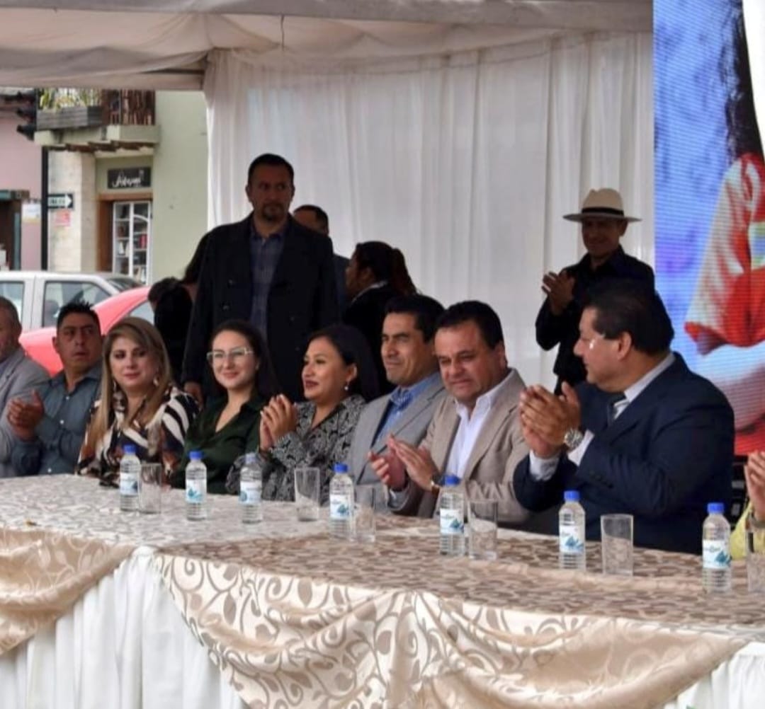 👩‍🍼✨️¡Gualaceo cumplirá el sueño de contar con un CDI de primera!  

Hoy entregamos simbólicamente el inicio de la construcción del Centro de Desarrollo Infantil en el cantón, que brindará atención y cuidados a 1️⃣0️⃣0️⃣ niñas y niños.👧🏻🧑🏻

✅️Inversión de la obra: USD 676 mil.