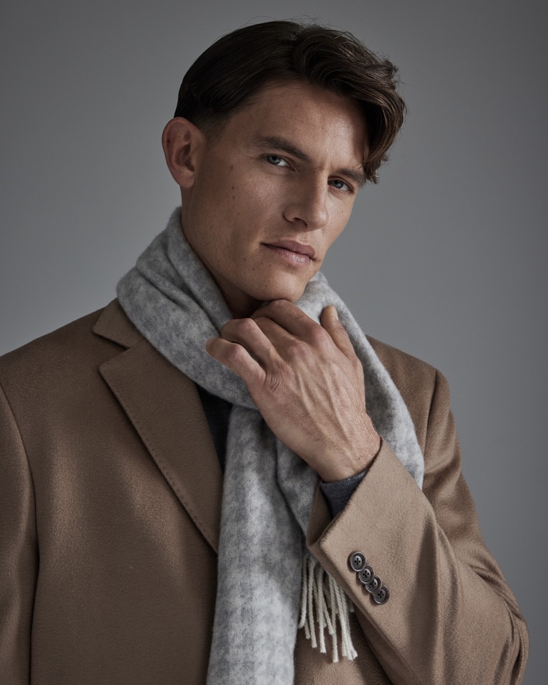 Introducing the Jack Victor Scarf Collection 

Offered in featherweight cotton and silk or soft cashmere, these timeless designs combine comfort and style. 

Offerts en coton et soie ultra-légers ou en doux cachemire, ces designs intemporels allient confort et style.
