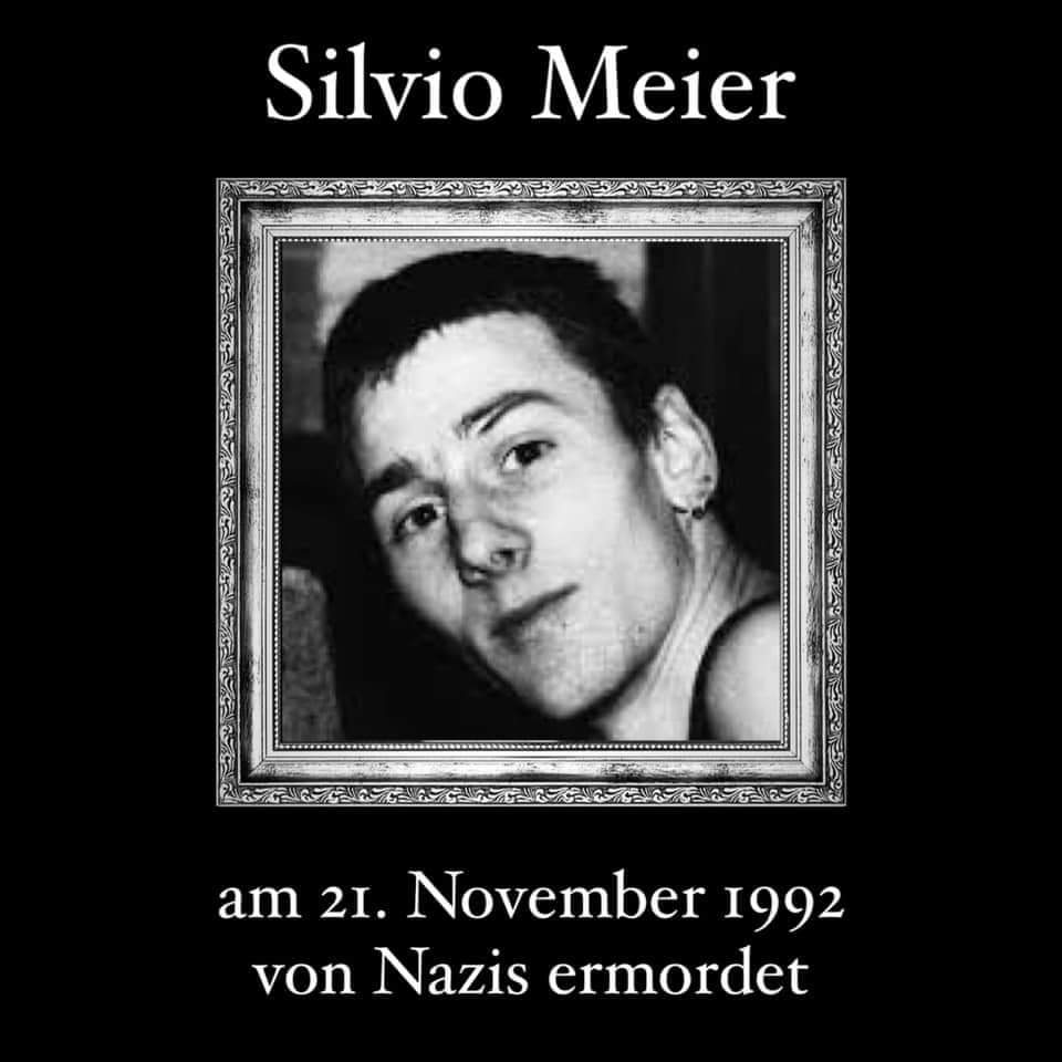 Der TBB gedenkt Silvio Meier...
Silvio Meier wurde vor 31 Jahren -  am 21.November 1992 - am U-Bahnhof Samariterstraße in Berlin von Nazis ermordet.
#KeinVergeben #KeinVergessen #Rassismus #Berlin