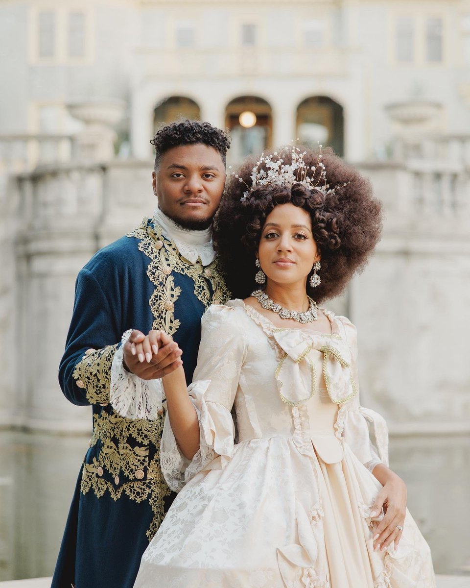 PhiSaunders's tweet photo. 💎👑 Get lost with us in this regency-themed royal engagement photoshoot captured beautifully by Kristen Booth at the historic @KimberlyCrest 
#engagement #royalty #regencyera #bridgerton #photooftheday @Kooolmodee https://t.co/aqc8mRJp68
