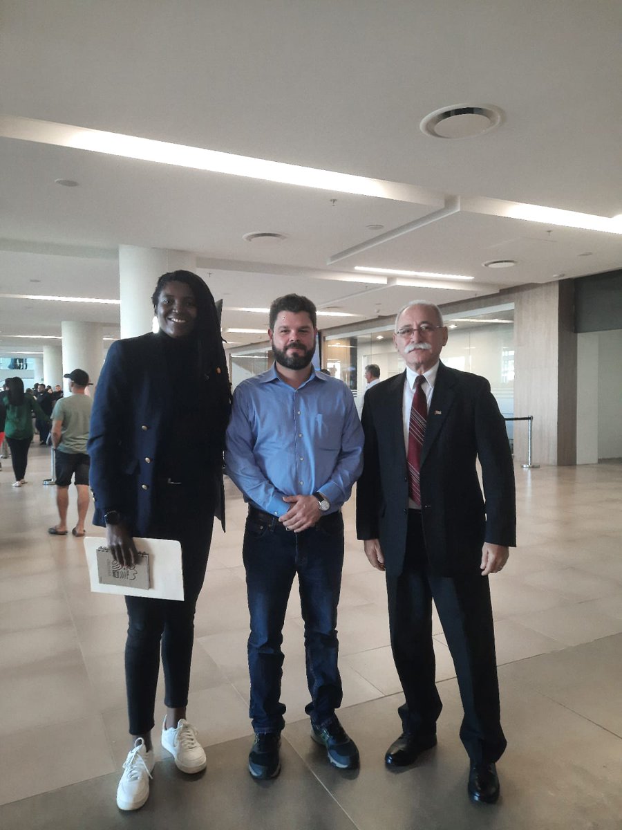 Los pueblos de #Cuba🇨🇺 y #Honduras🇭🇳 perseveran en el fortalecimiento de sus nexos de cercanía y solidaridad.

En visita al hermano país,  transitamos nuevos caminos de colaboración en Ciencia y Tecnología. Agradezco cálido recibimiento a VM <a href="/Debie13648653/">D E B I E</a> y a nuestro Embajador.