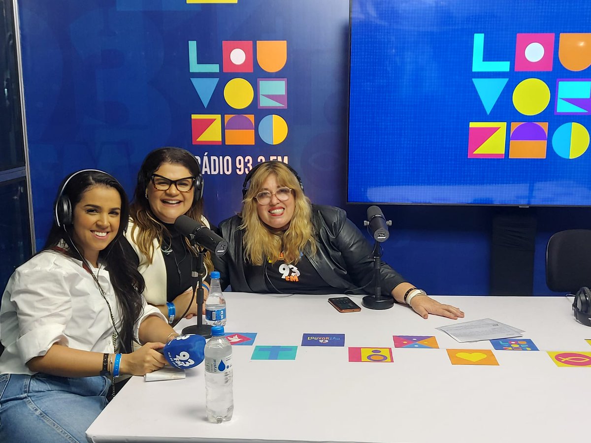 93FmGospel's tweet photo. Passaram pelo estúdio da 93FM Pr @josuevalandrojr, da Igreja Batista Atitude que esteve com Roberto Vidal; @pramidianlima e pastora Camila Barros (@MissCamilaBarro) estiveram com @MarciaCartier e Pr Ezequiel Teixeira, do Projeto Vida Nova. Está demaissss!!! #Louvorzão93 https://t.co/k6eAharjrH