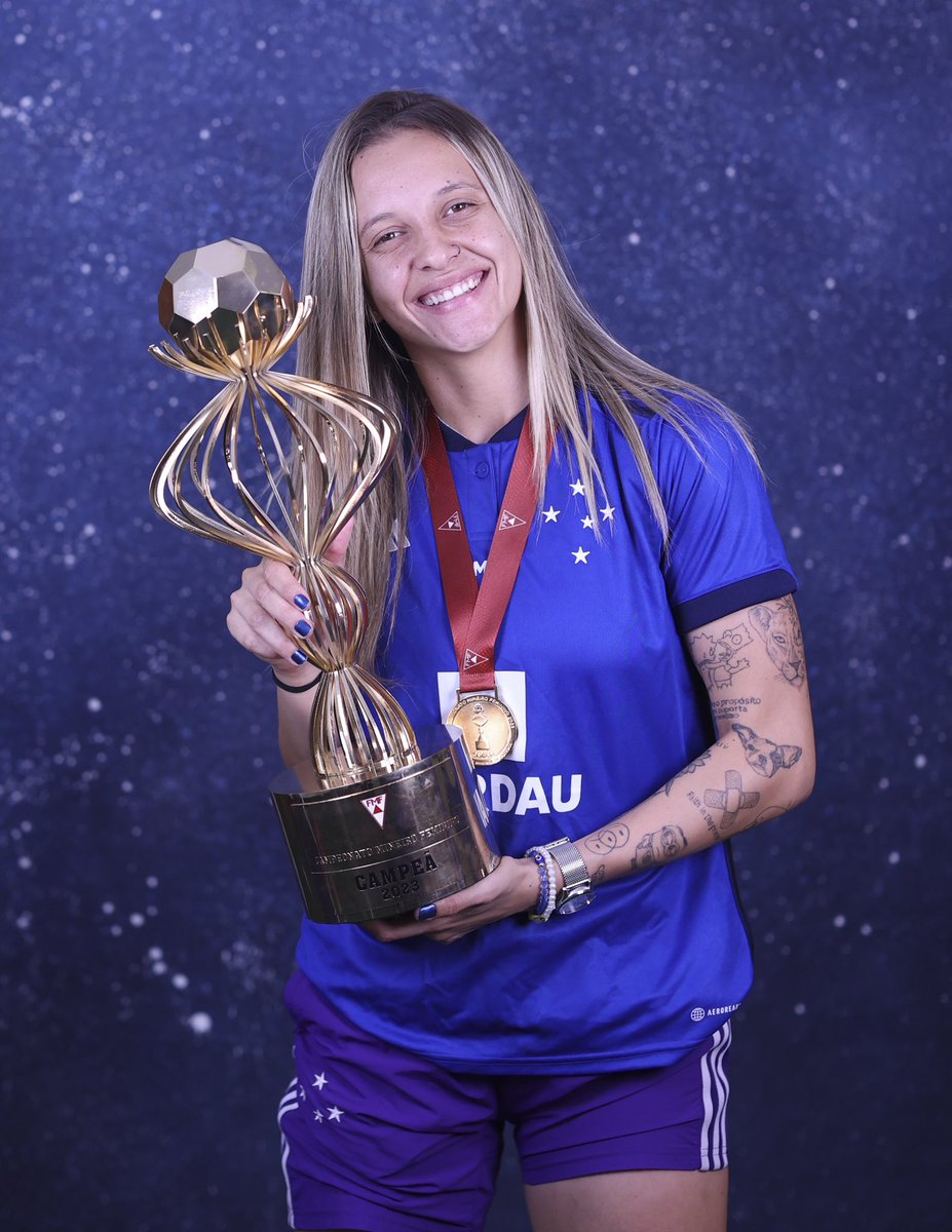 VitoriaCalhau's tweet photo. Campeã mineira agora do lado certo 🦊💙🏆 https://t.co/Y3AL6FZ2RJ