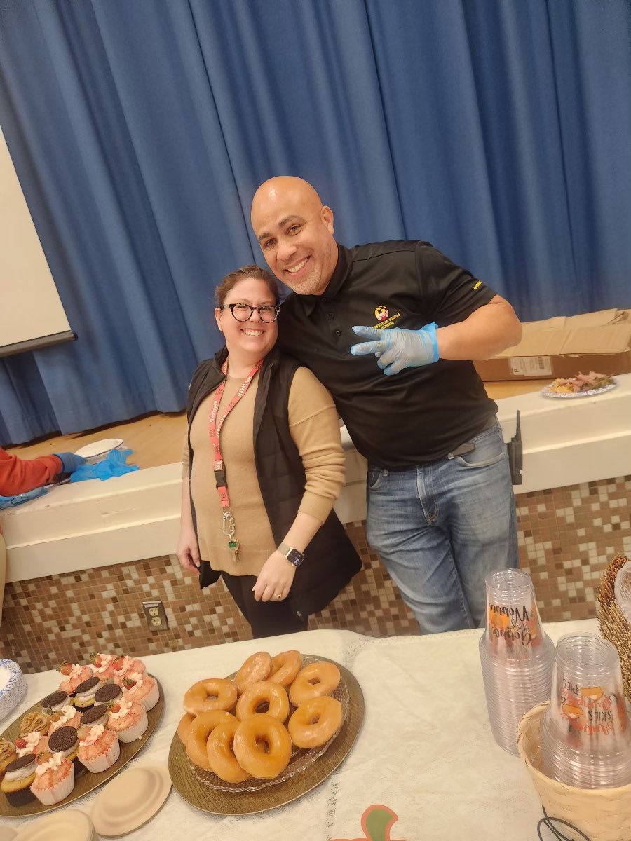 PikesvilleM's tweet photo. Had a family dinner today to celebrate how THANKFUL we are for our Python Family. #oneschoolonefamily #pythonpride #pmspride https://t.co/d1xPAe72Sb