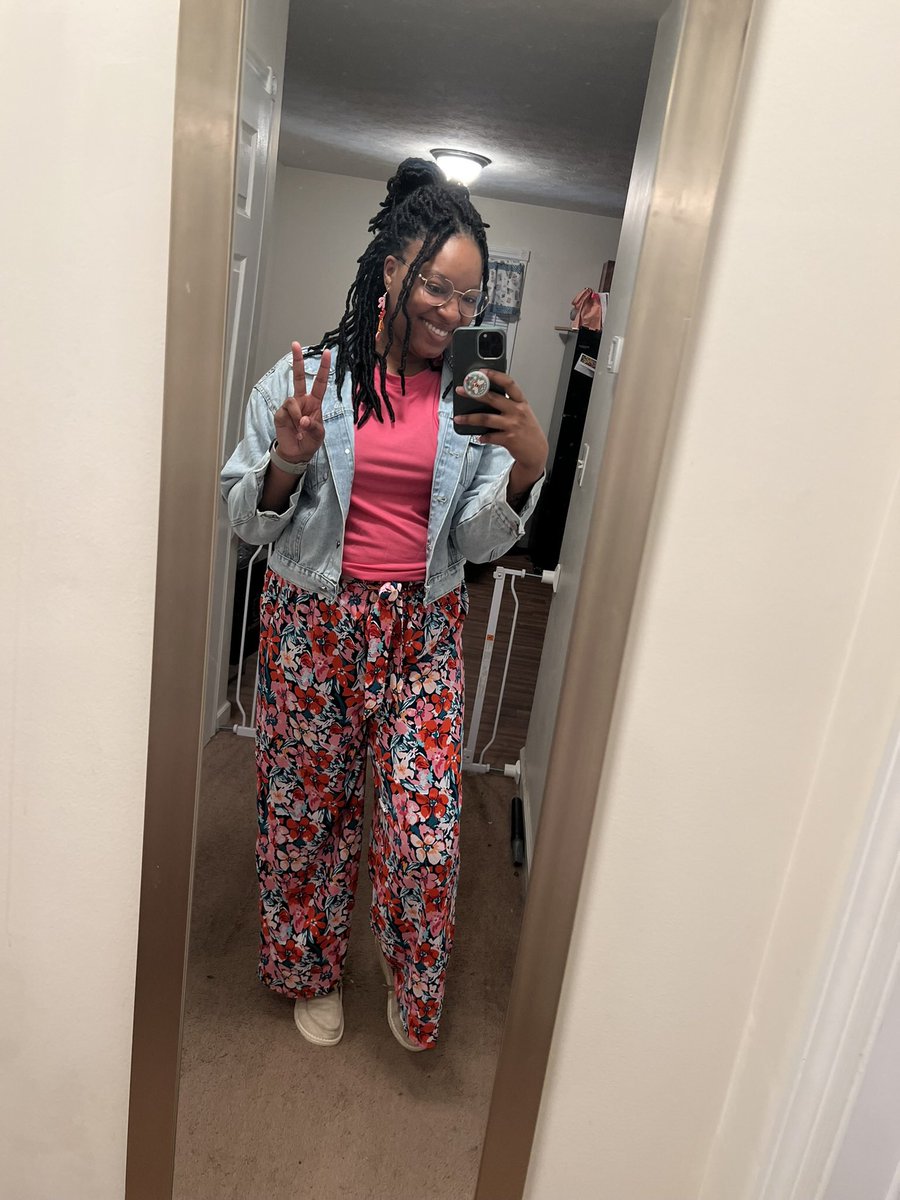 Naturally_Bri_'s tweet photo. @Joceeboo Our behavior coaches wear cute sweaters/cardigans and comfortable pants because they literally run to help with behaviors lol 

I’m usually in some sort of basic shirt with a cute cardigan or jacket over it and some comfortable pants. https://t.co/Lmwm68tjid