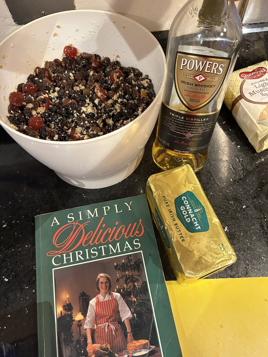 This must be the 25th year I’ve used this @darina_allen recipe, absolutely failsafe and foolproof! It’s so good that I used it for one layer of our wedding cake 22 years ago this month - the other 2 layers were baked by my mother, same recipe & mother in law.