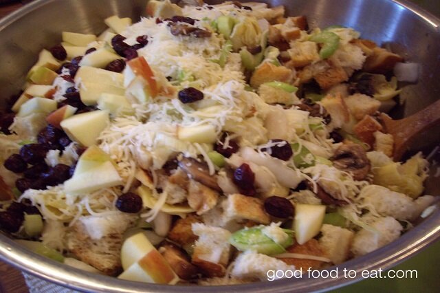 goodrecipes9's tweet photo. How to make turkey stuffing from scratch.
This simple turkey stuffing is the classic homemade version of your dreams. It's the best Thanksgiving stuffing recipe you'll ever try. https://t.co/oewixHwc7D #turkeystuffing #recipes #recipe #turkey #Thanksgiving https://t.co/cs1AkOVk1U