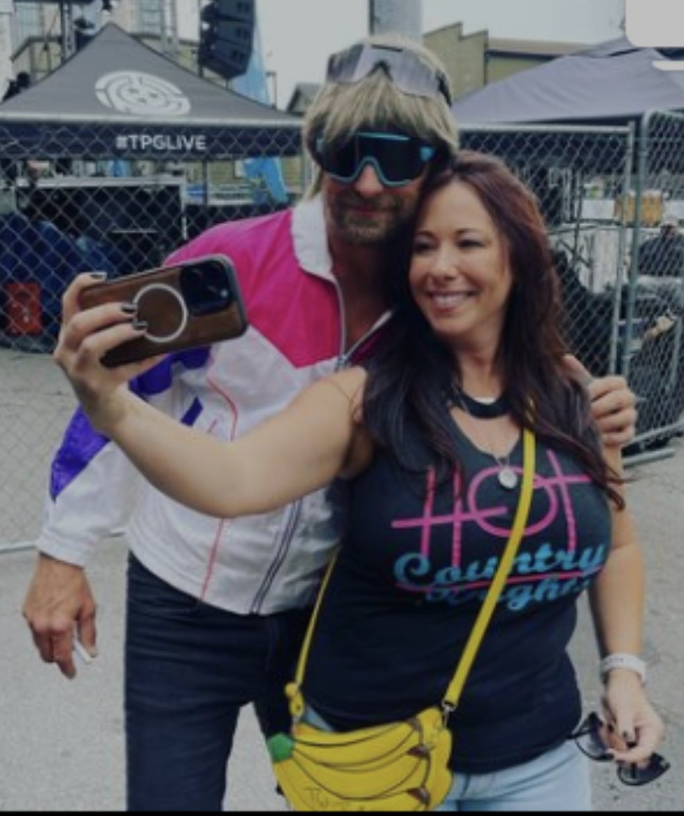 Hey <a href="/DierksBentley/">Dierks Bentley</a>, if you don’t mind, could you tell my ultimate favorite country music superstar, <a href="/BigRhythmDoug/">Douglas Douglason</a>  I said HAPPY BIRTHDAY 🎉🤪💚😎🍌 Thanks!