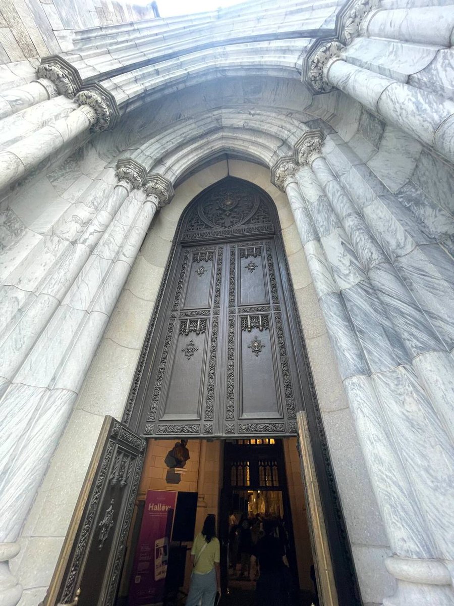 girlraper231's tweet photo. Guess where this is in Manhattan, New York? https://t.co/kZ7UHT3uIl