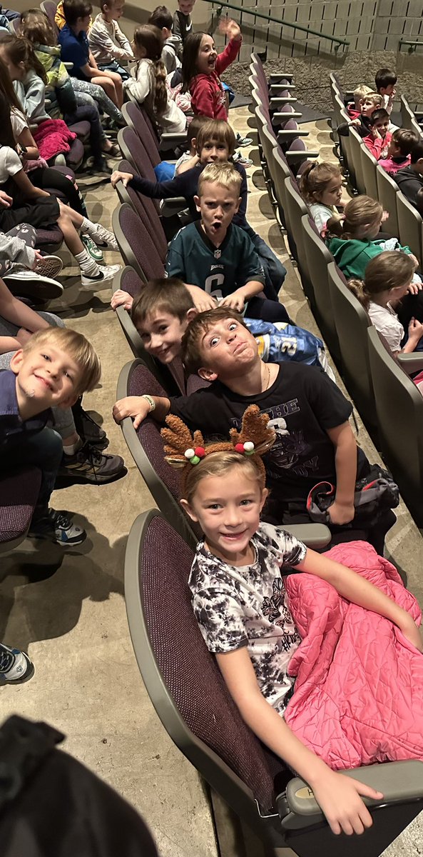 Catherine Farny tweet media