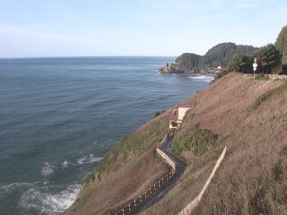 holden_lecroy's tweet image. Hahaha Eugene at 42 degrees at 3pm in November while it's almost 60 degrees in both Oakridge and Roseburg, 62 degrees in Coos Bay😂 Gotta love how fog/clouds disrupt things. #ORwx #Oregon #microclimate