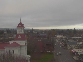 holden_lecroy's tweet image. Hahaha Eugene at 42 degrees at 3pm in November while it's almost 60 degrees in both Oakridge and Roseburg, 62 degrees in Coos Bay😂 Gotta love how fog/clouds disrupt things. #ORwx #Oregon #microclimate