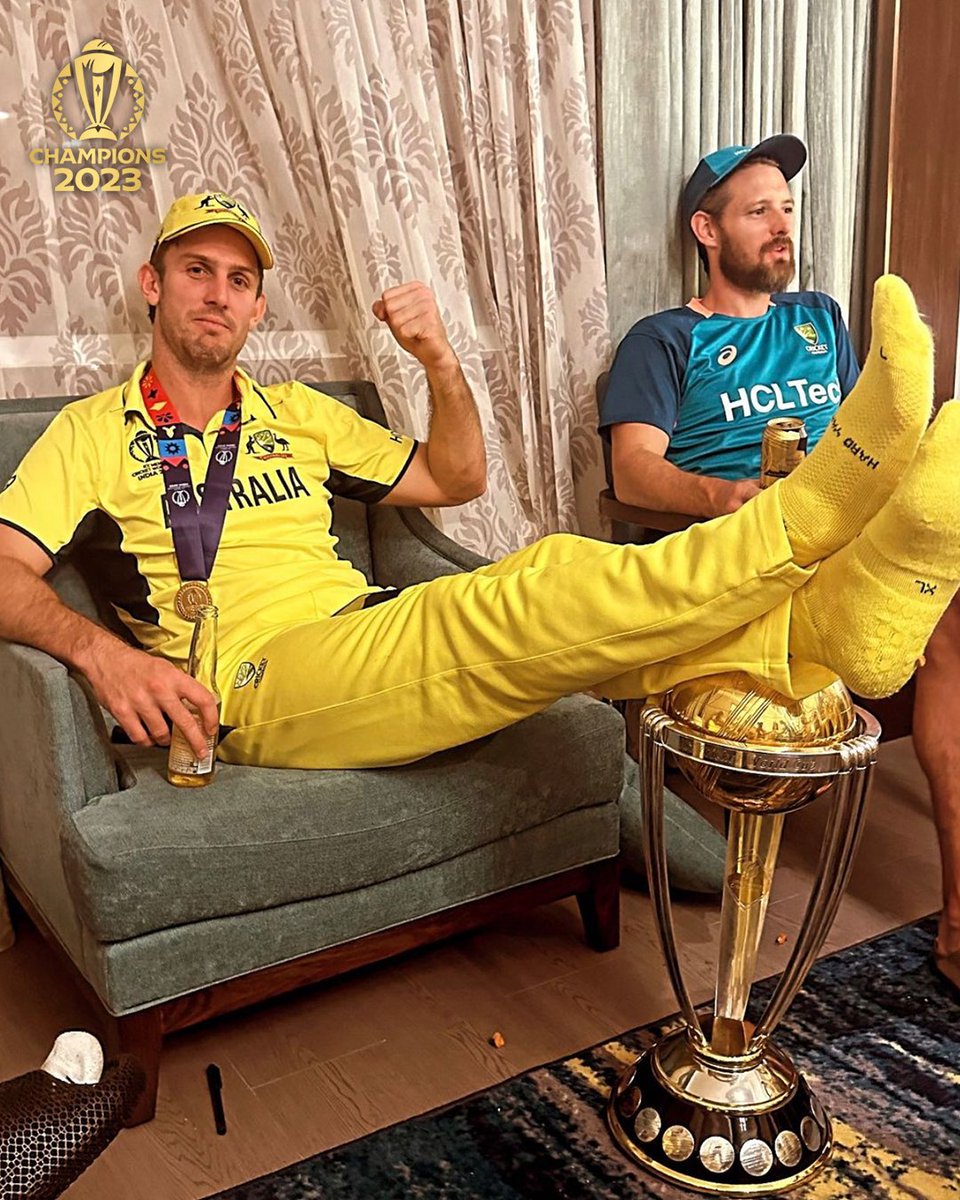 ICC's tweet photo. 𝓥 𝓘 𝓑 𝓔 𝓢 ✨

📸 @patcummins30  | @travishead34 

#CWC23 https://t.co/0okf8MVmLQ