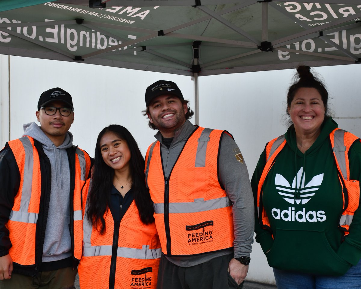 feedingie's tweet photo. This holiday season, we're grateful for the support from our community! Together, we distributed 375 turkeys at our November Holiday Distribution, offering more than just a meal—it's hope for families in need. 🦃🍽️

#FARSB #WeFeedtheIE #InlandEmpire #Holidays #Community https://t.co/BvFITv3Jmv