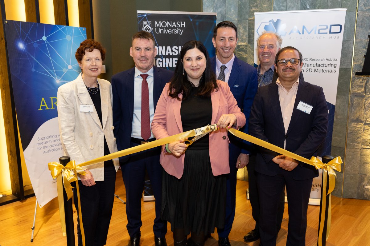 Monash University (@monashuni) on Twitter photo Yesterday, Dr <a href="/CarinaGarlandMP/">Carina Garland</a> visited #MonashUni to launch our #AM2D <a href="/arc_gov_au/">Australian Research Council</a> Research Hub, which is set to advance 2D materials to combat #climatechange & boost high-tech products.
Learn more 📖: monash.edu/news/articles/… Yesterday, Dr <a href="/CarinaGarlandMP/">Carina Garland</a> visited #MonashUni to launch our #AM2D <a href="/arc_gov_au/">Australian Research Council</a> Research Hub, which is set to advance 2D materials to combat #climatechange & boost high-tech products.
Learn more 📖: monash.edu/news/articles/…